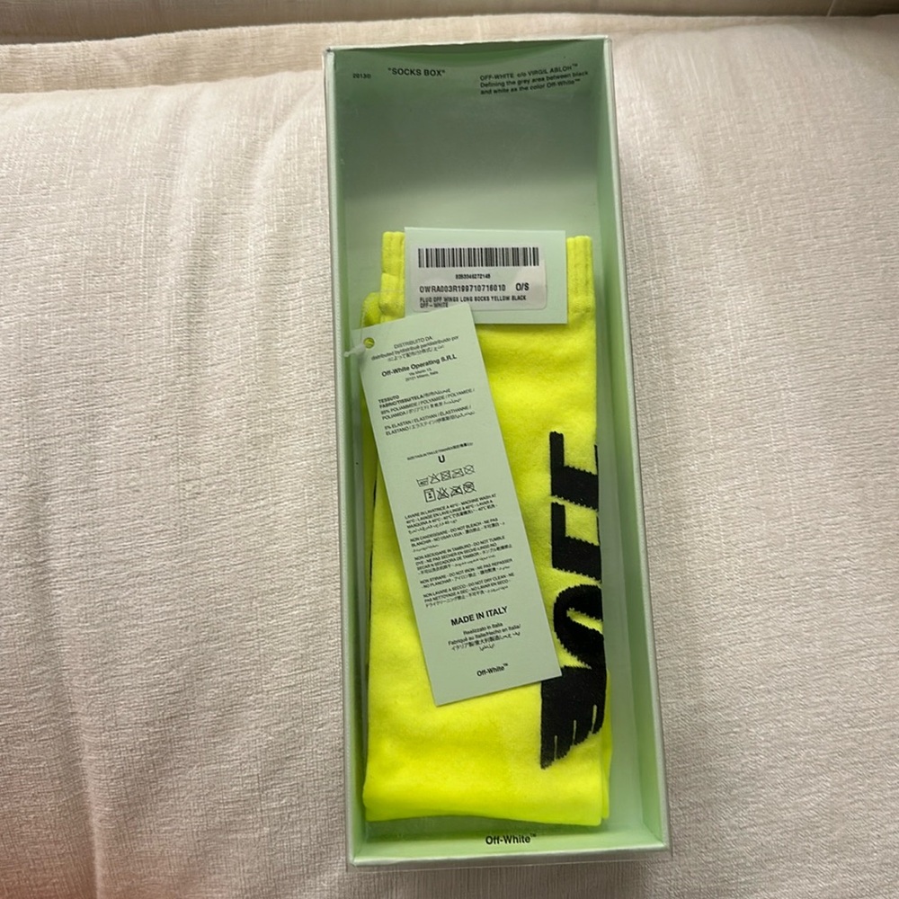 Off-white fluorescent socks